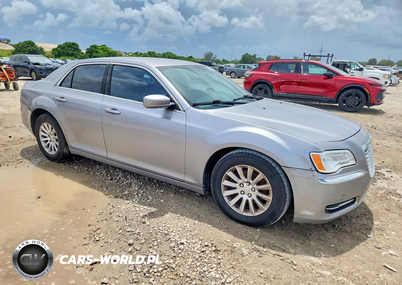 2014 Chrysler 300 VIN:2C3CCAAG6EH141670 - 4
