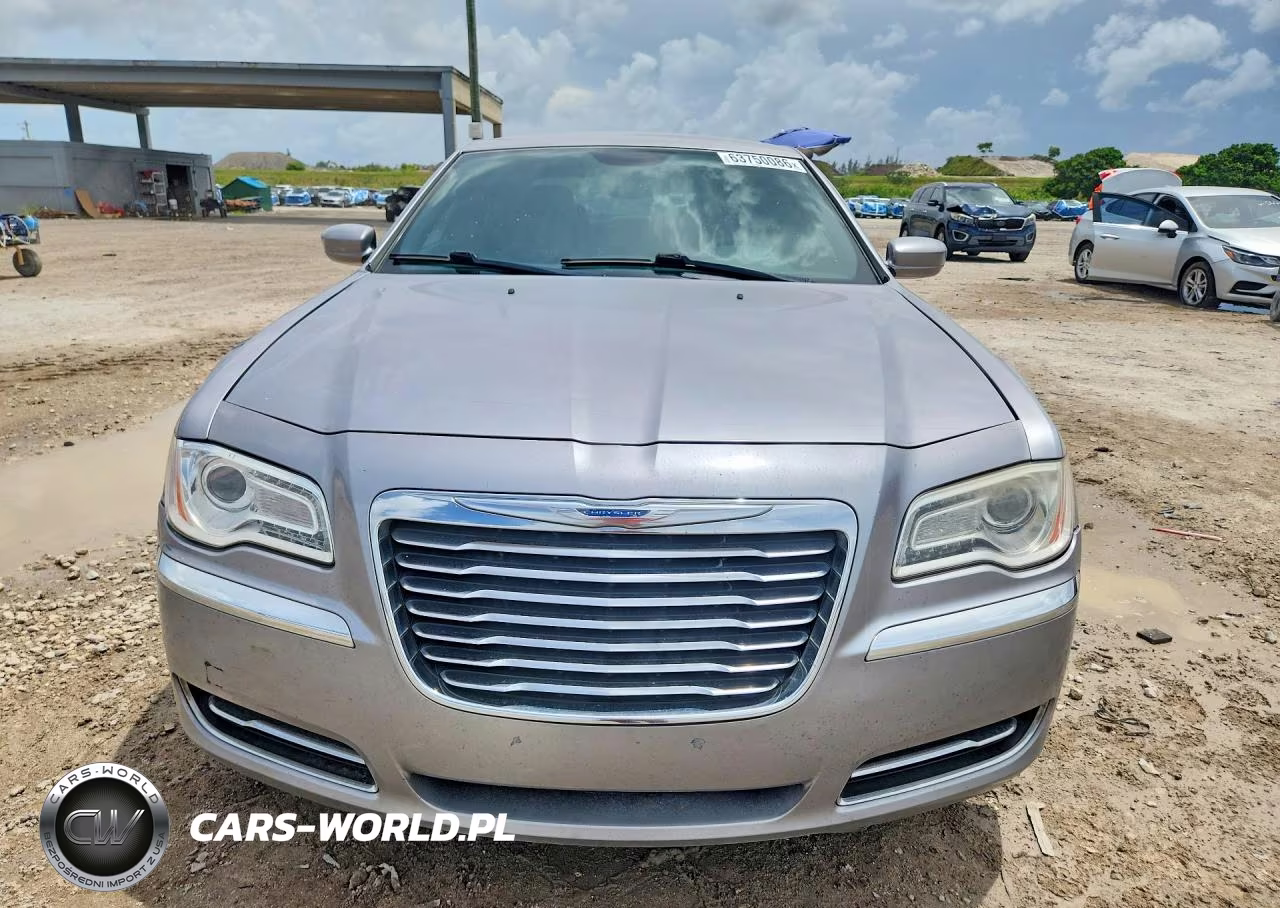 2014 Chrysler 300 VIN:2C3CCAAG6EH141670 - 5