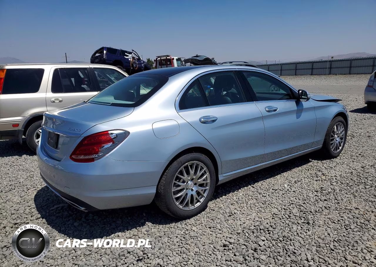 2015 Mercedes-Benz C 300 4Matic VIN:55SWF4KB8FU073463 - 3