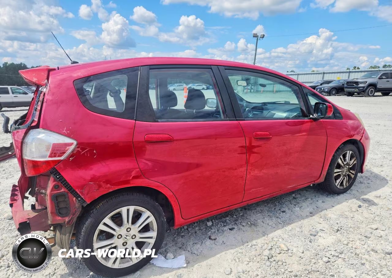 2010 Honda Fit Sport VIN:JHMGE8H49AC021496 - 3