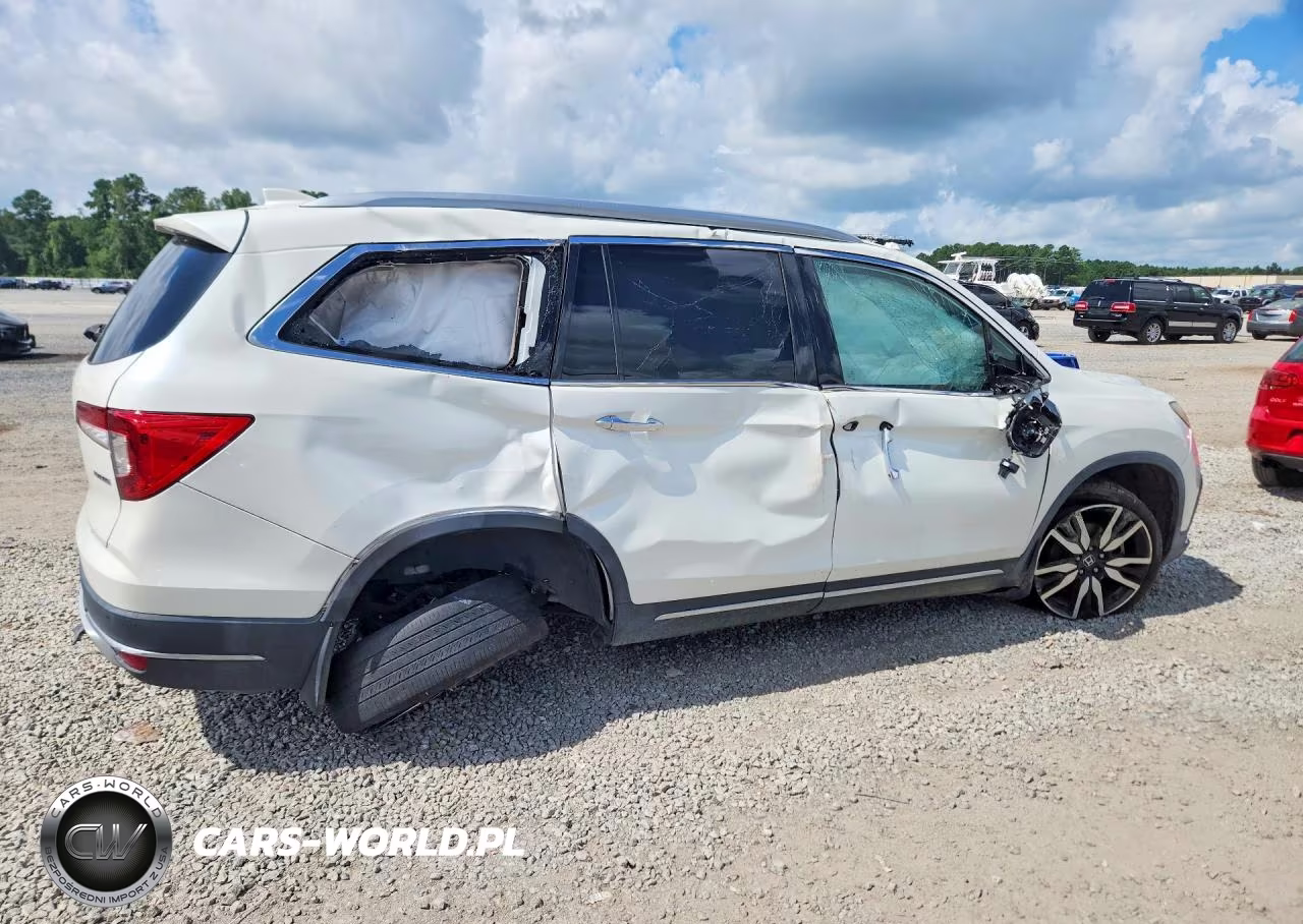 2019 Honda Pilot Touring VIN:5FNYF5H95KB009038 - 3