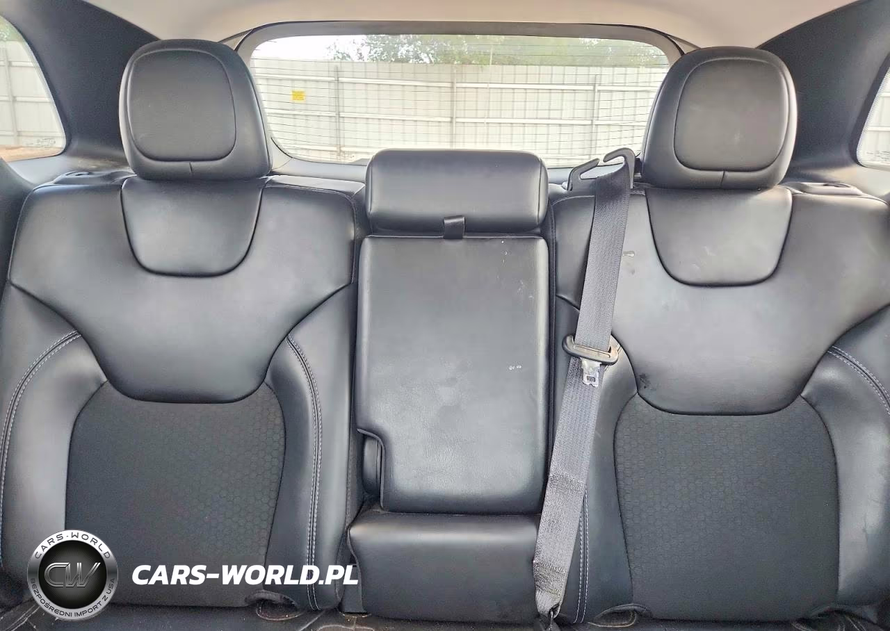 2019 Jeep Cherokee Latitude Plus VIN:1C4PJLLB2KD486316 - 10