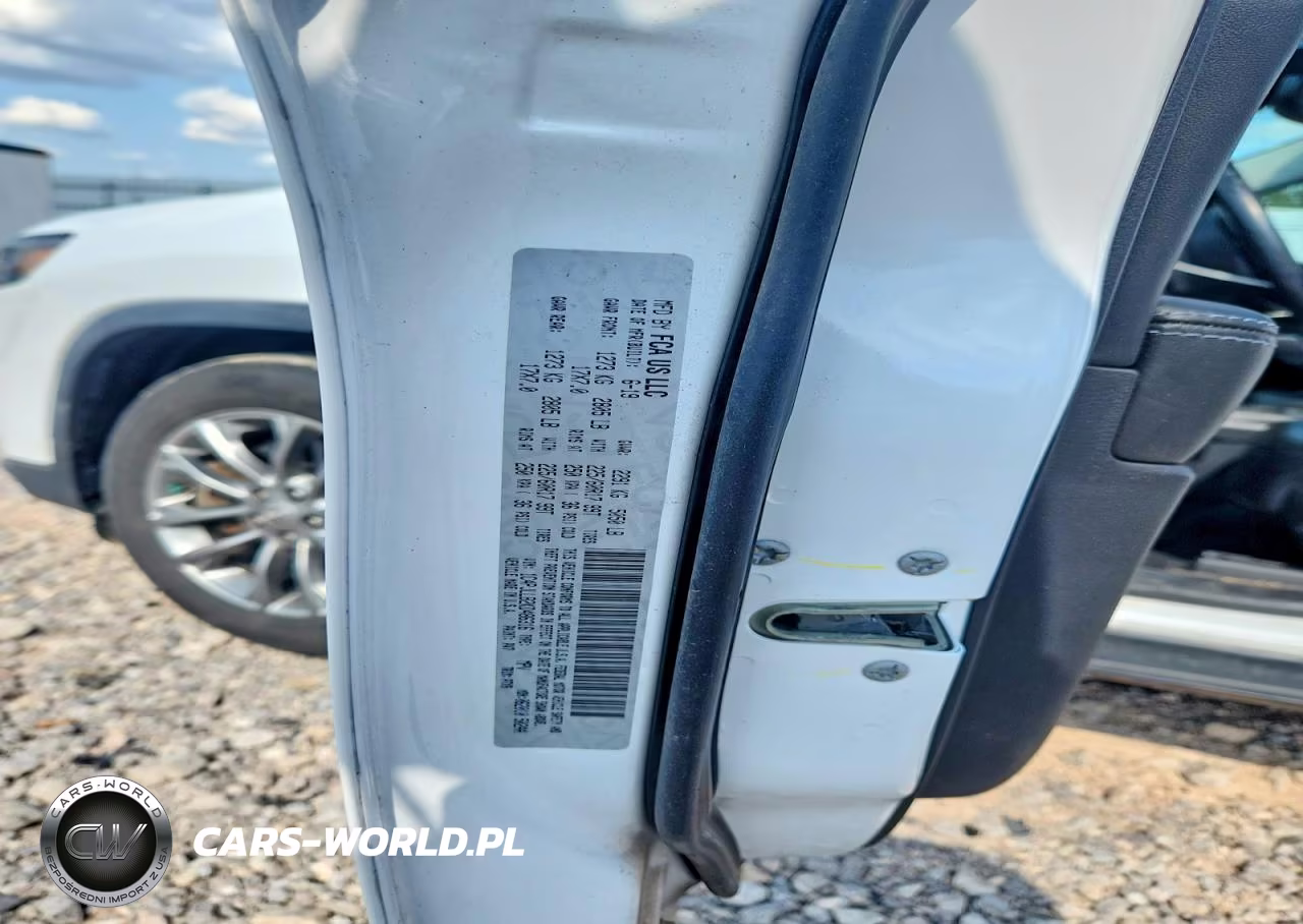 2019 Jeep Cherokee Latitude Plus VIN:1C4PJLLB2KD486316 - 13