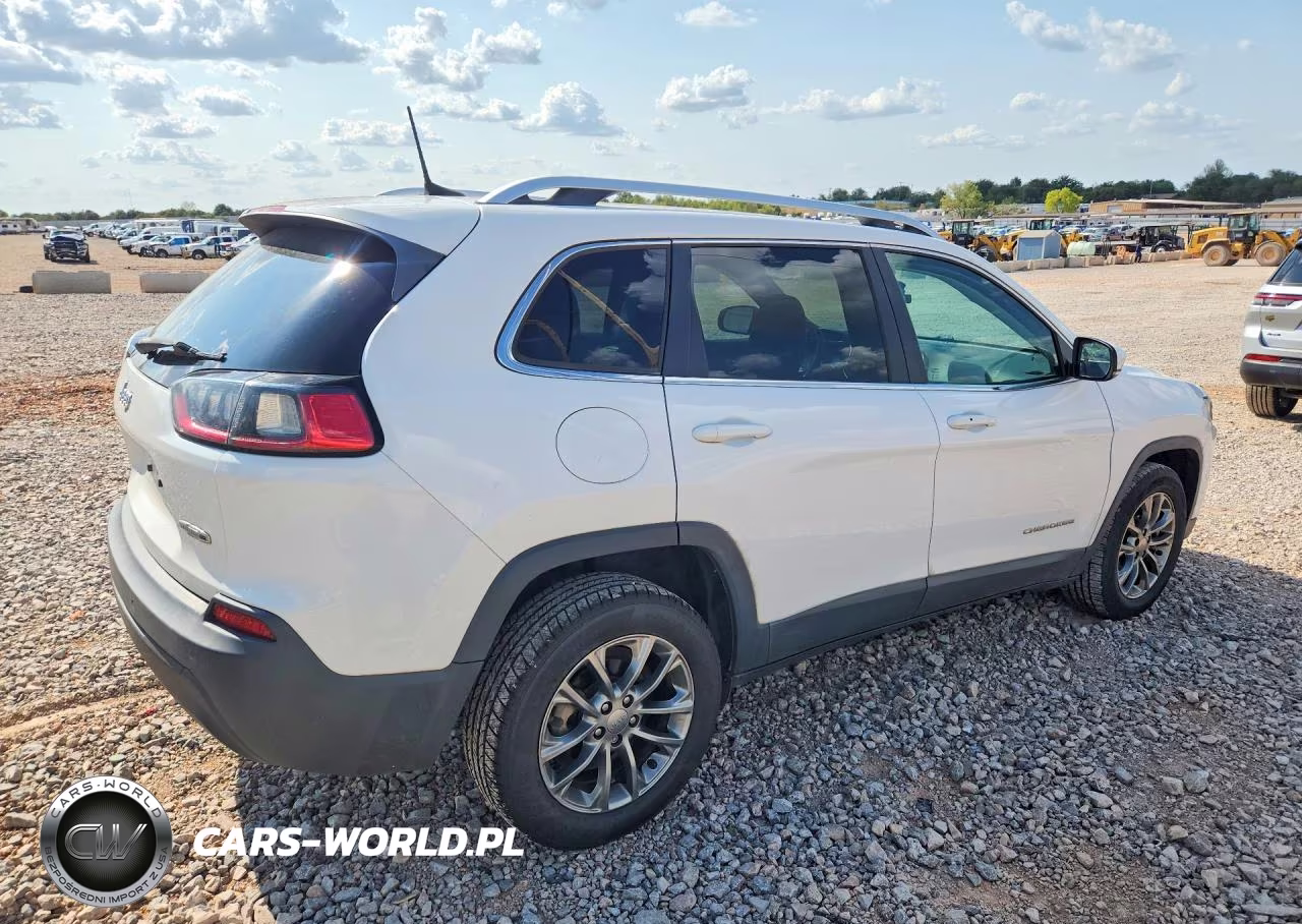 2019 Jeep Cherokee Latitude Plus VIN:1C4PJLLB2KD486316 - 3