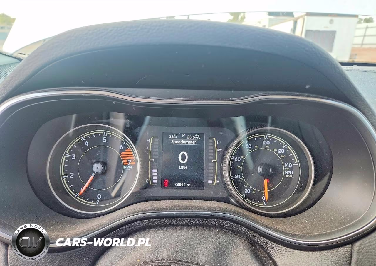 2019 Jeep Cherokee Latitude Plus VIN:1C4PJLLB2KD486316 - 9