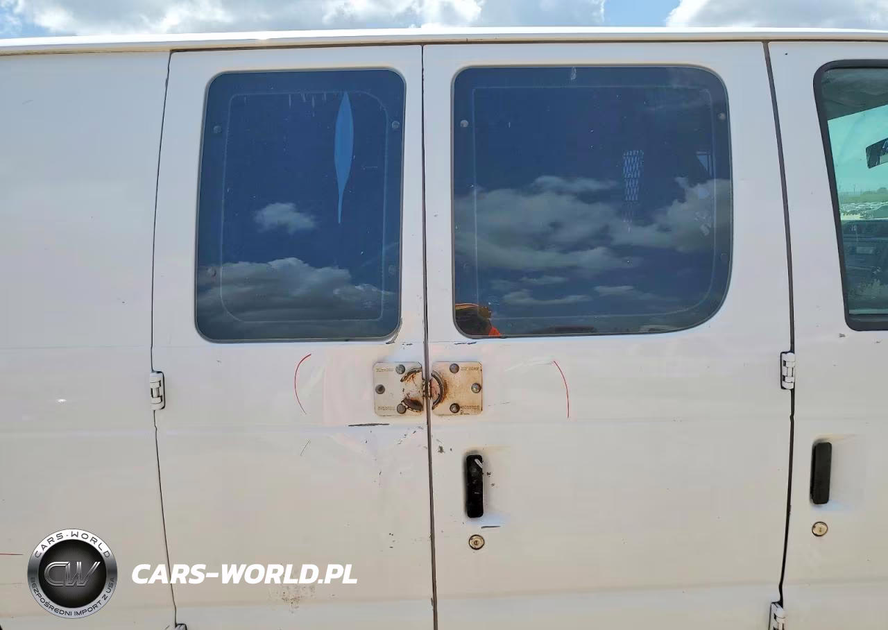 2010 Ford Econoline E250 Van VIN:1FTNE2EW8ADA95739 - 11
