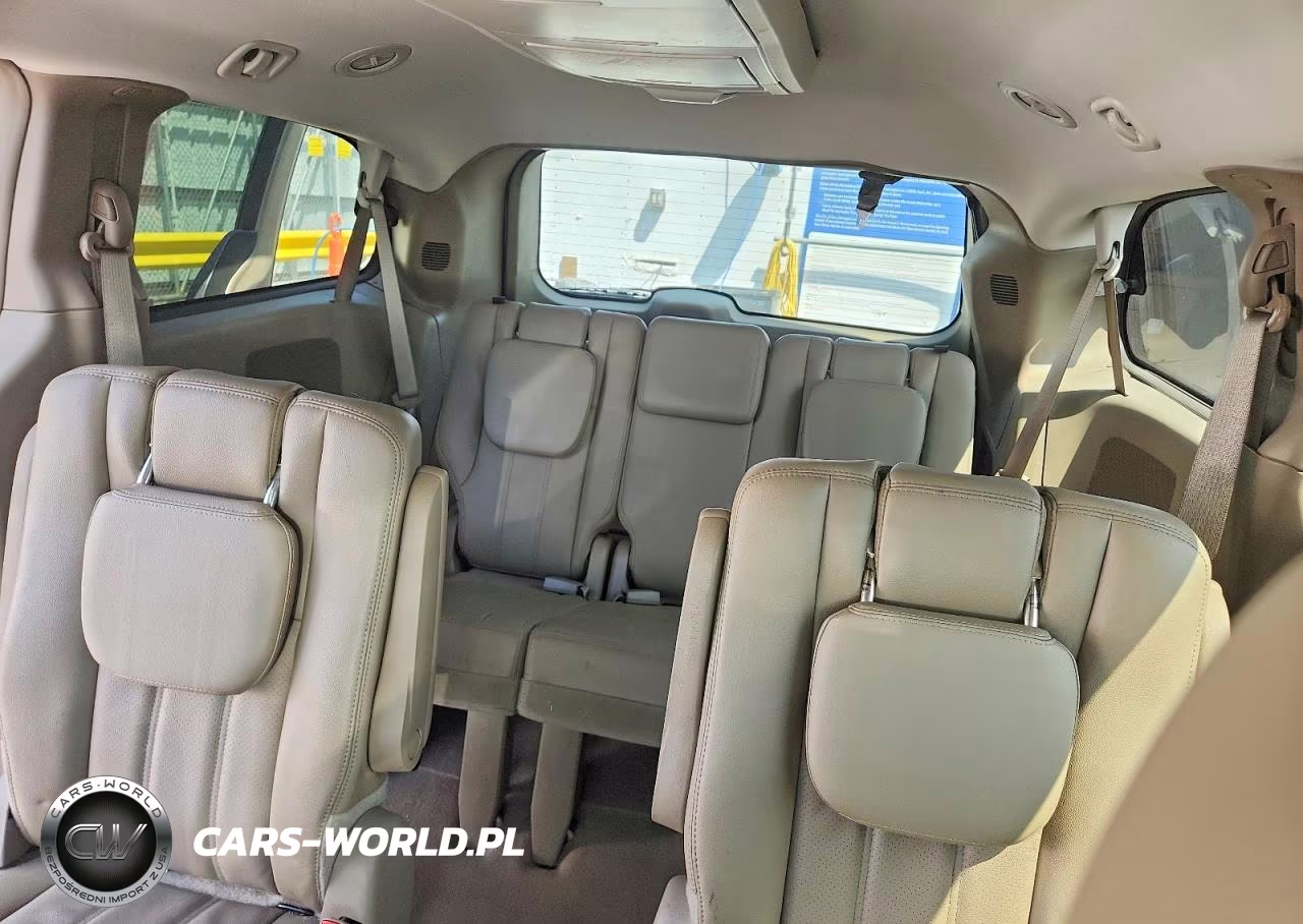2012 Chrysler Town & Country Touring VIN:2C4RC1BG4CR314064 - 10