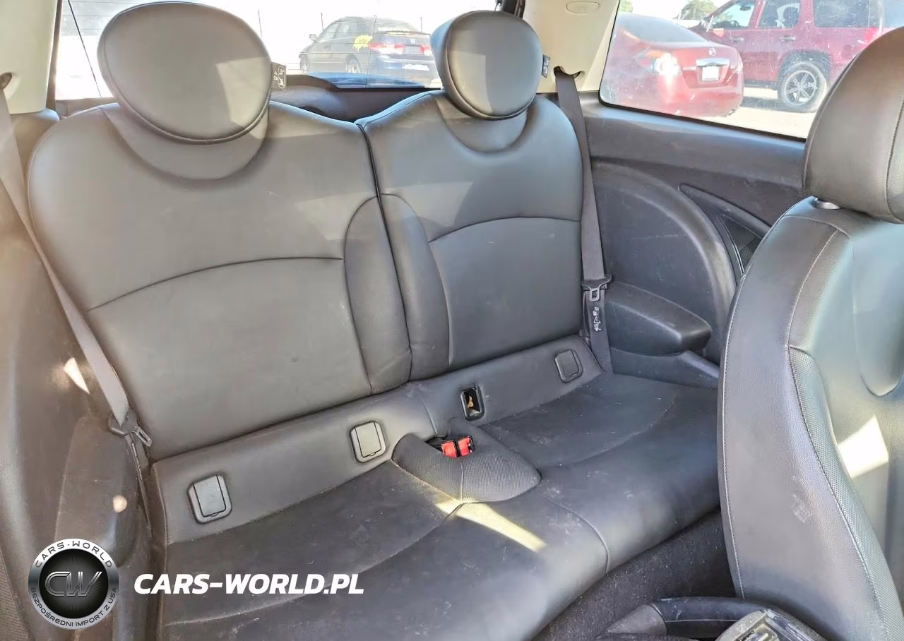 2011 Mini Cooper Base VIN:WMWSU3C53BT098199 - 10