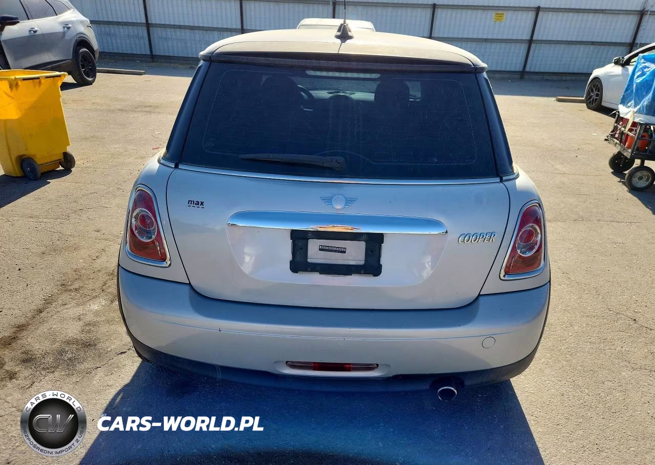 2011 Mini Cooper Base VIN:WMWSU3C53BT098199 - 6