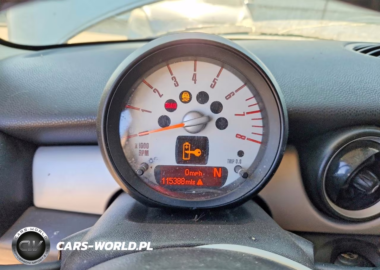 2011 Mini Cooper Base VIN:WMWSU3C53BT098199 - 9