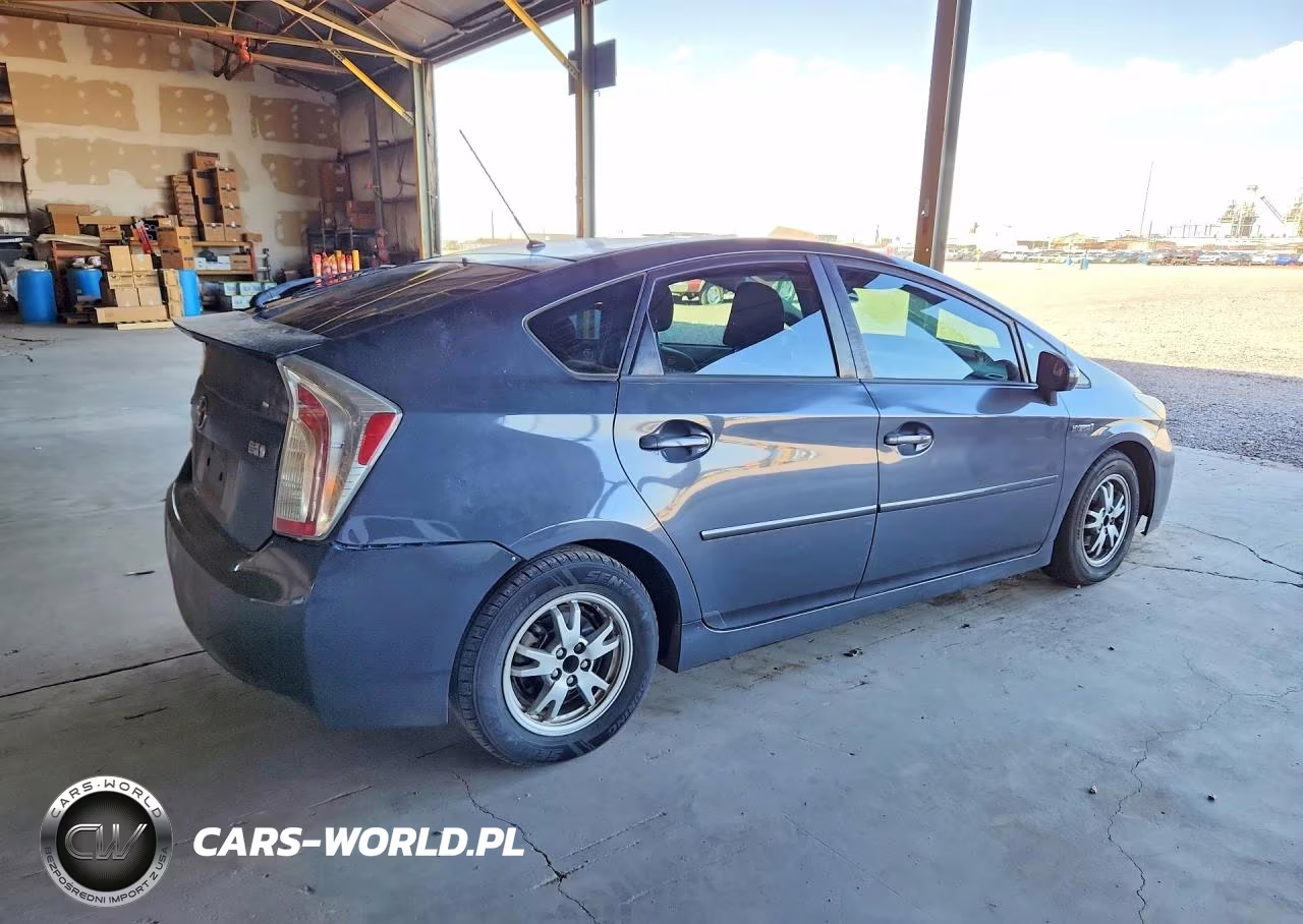 2013 Toyota Prius Two VIN:JTDKN3DU9D5599045 - 3