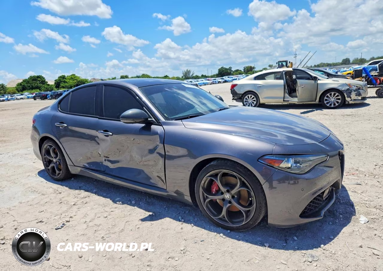 2020 Alfa Romeo Giulia Ti VIN:ZARFAMBN8L7624606 - 4