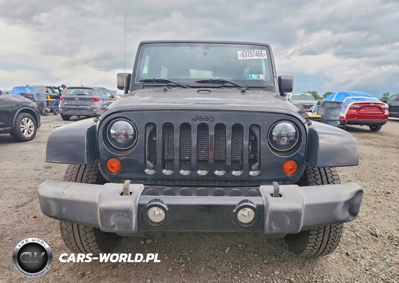2012 Jeep Wrangler Unlimited Sahara VIN:1C4BJWEG2CL254794 - 5