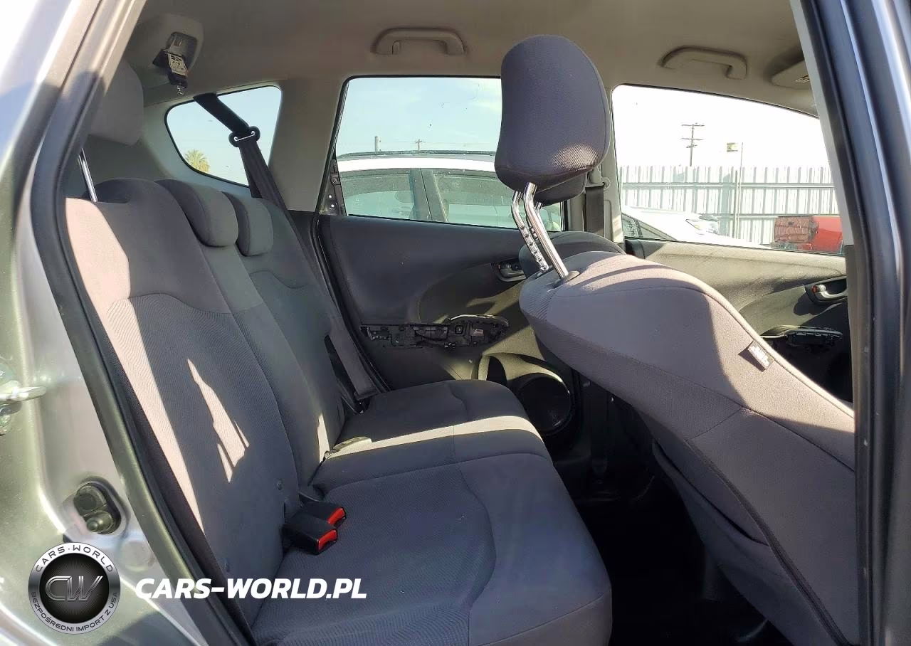 2010 Honda Fit VIN:JHMGE8H20AS011444 - 10
