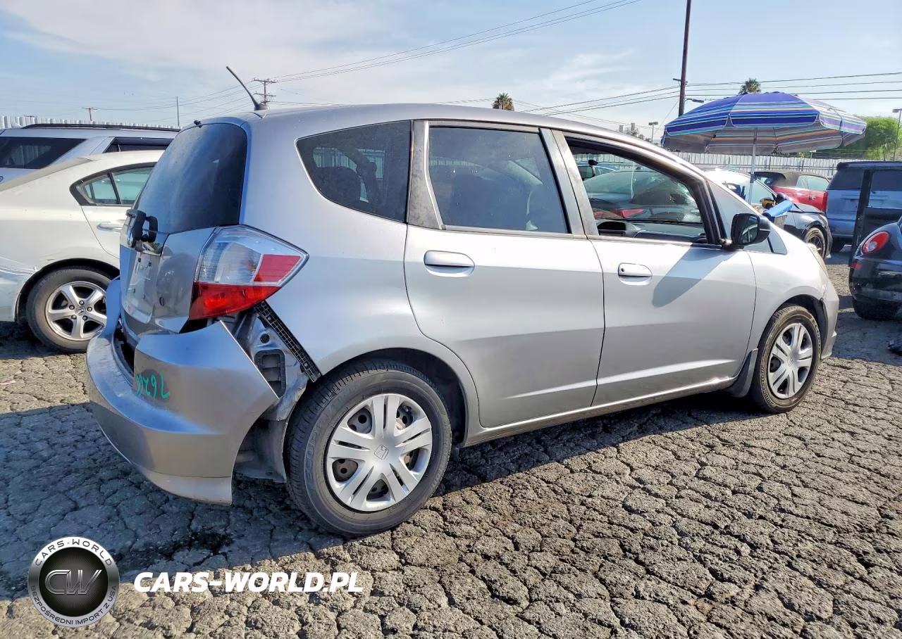 2010 Honda Fit VIN:JHMGE8H20AS011444 - 3