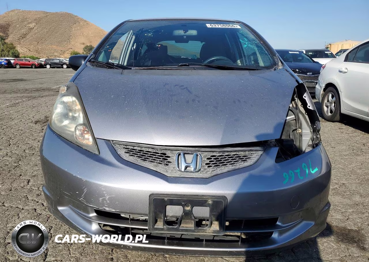 2010 Honda Fit VIN:JHMGE8H20AS011444 - 5