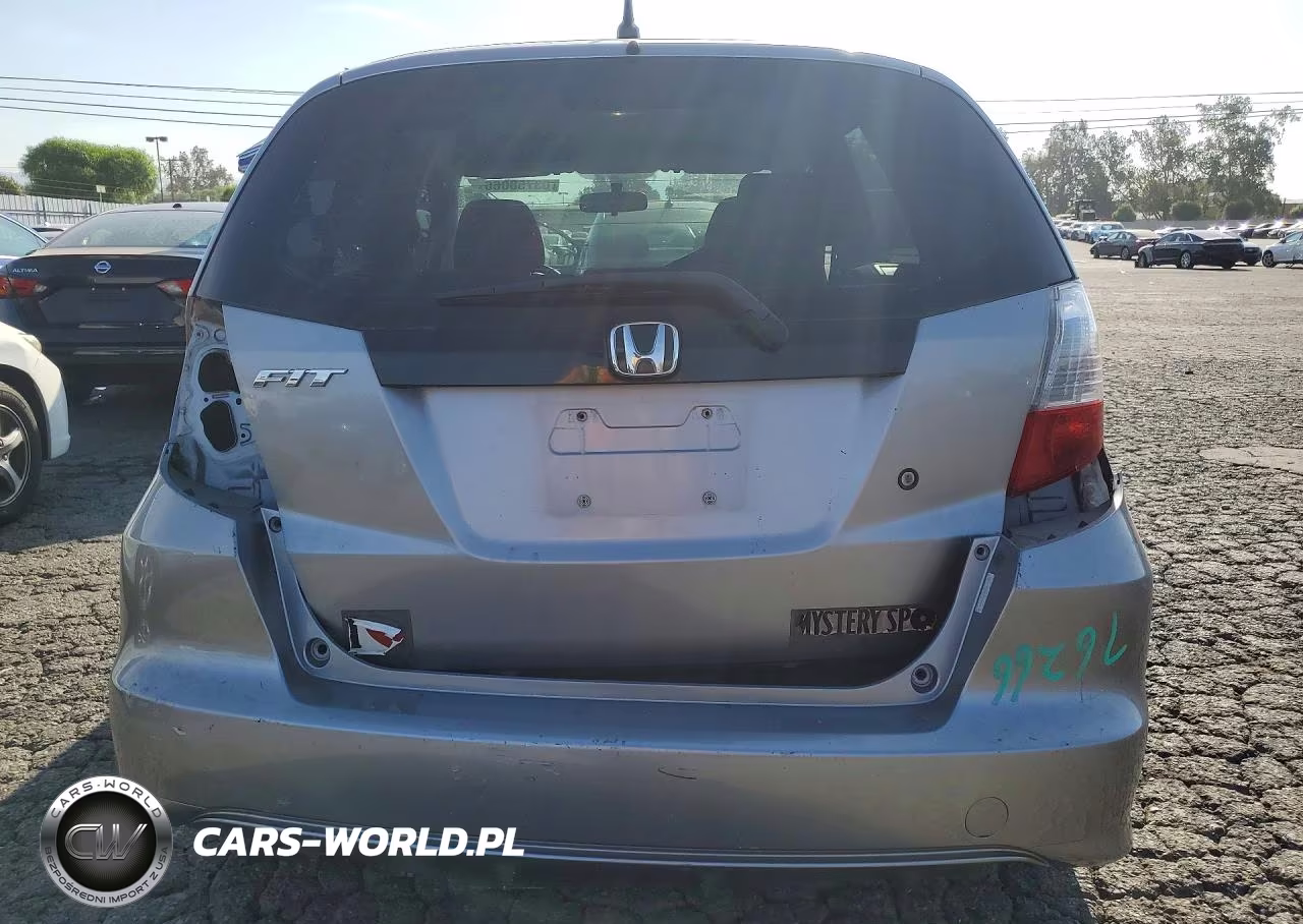 2010 Honda Fit VIN:JHMGE8H20AS011444 - 6