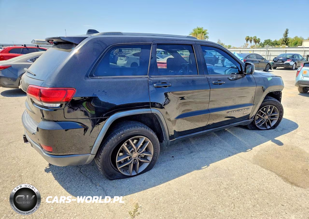 2017 Jeep Grand Cherokee Laredo VIN:1C4RJEAG1HC717353 - 3