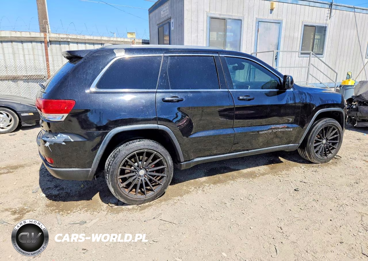 2017 Jeep Grand Cherokee Laredo VIN:1C4RJEAG9HC740752 - 3