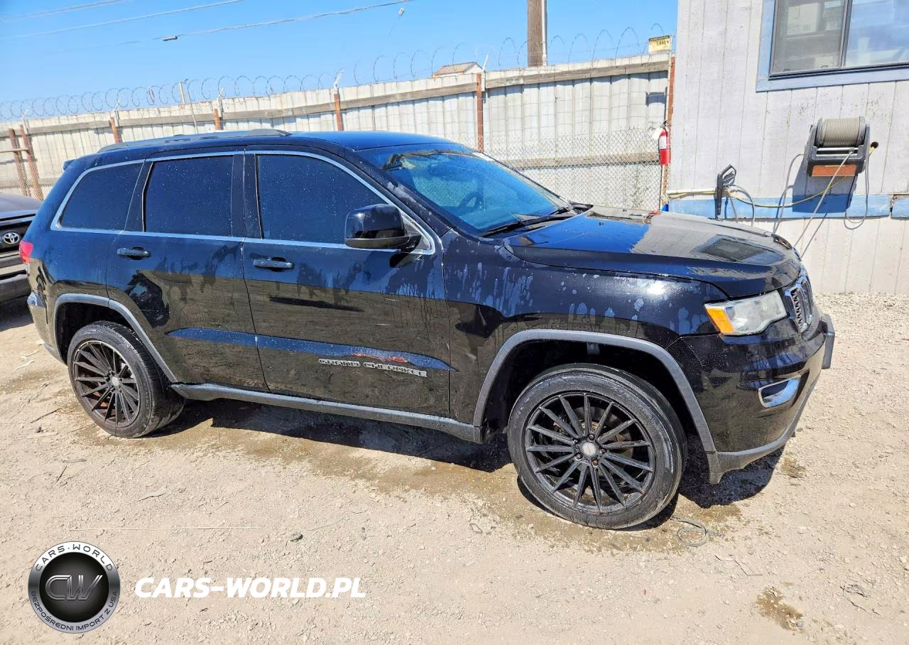 2017 Jeep Grand Cherokee Laredo VIN:1C4RJEAG9HC740752 - 4