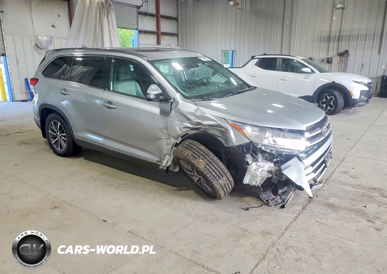 2019 Toyota Highlander Xle VIN:5TDJZRFH5KS570779 - 4
