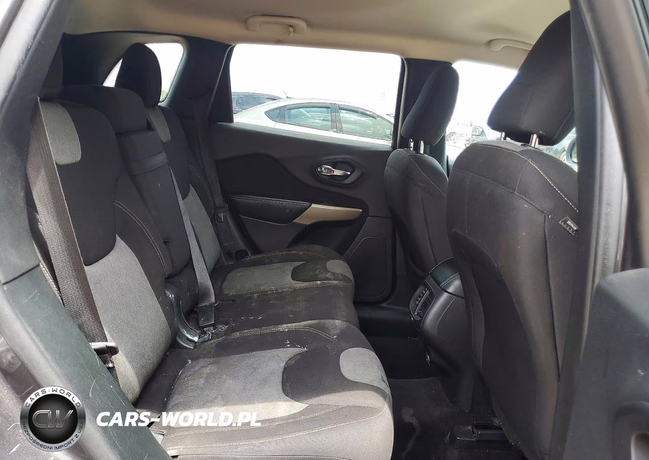2018 Jeep Cherokee Latitude VIN:1C4PJLCB2JD605240 - 11