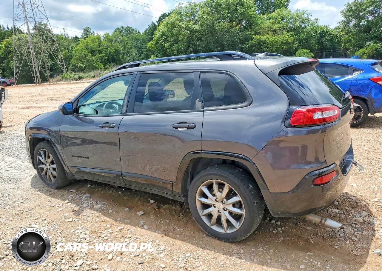 2018 Jeep Cherokee Latitude VIN:1C4PJLCB2JD605240 - 2