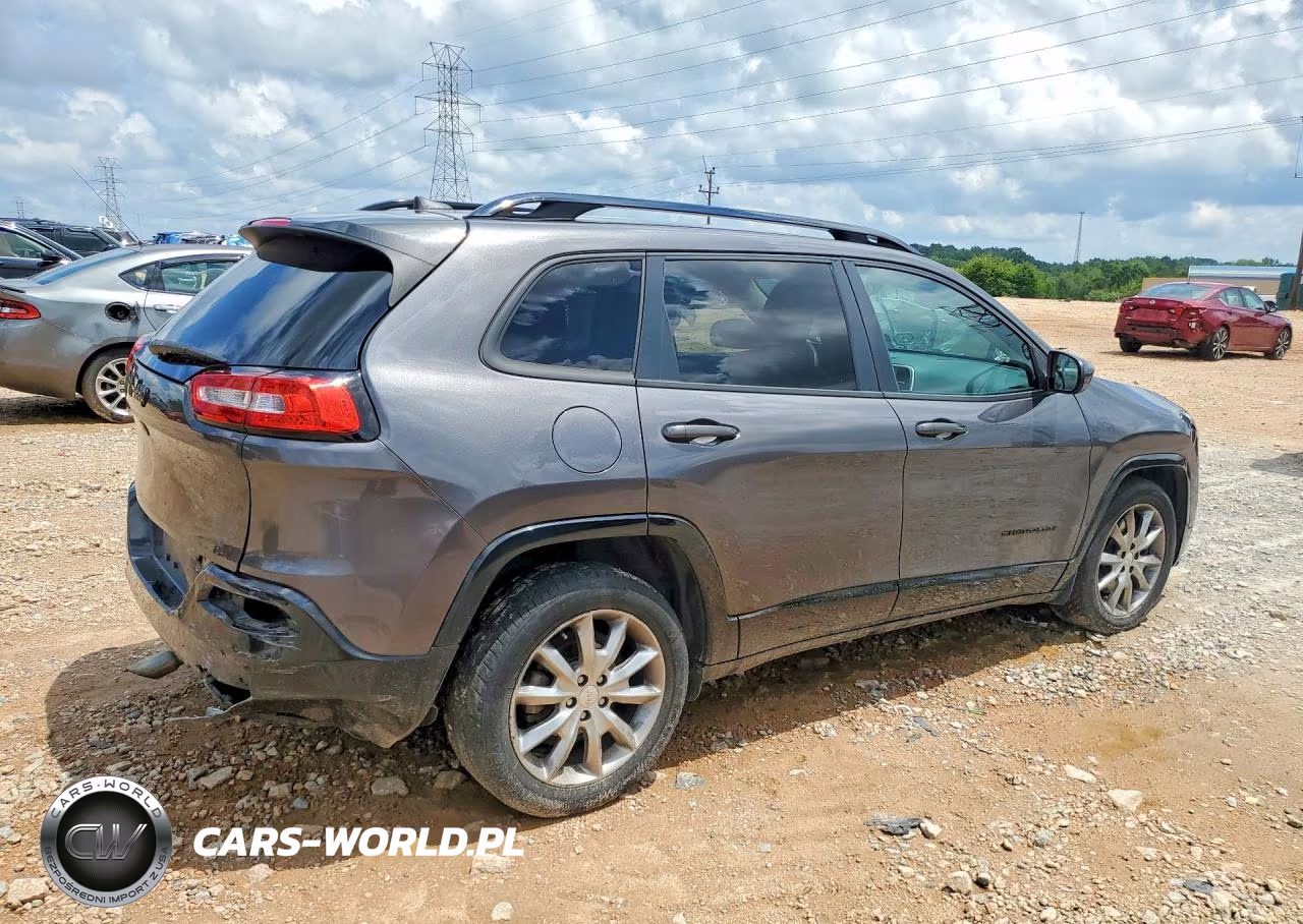 2018 Jeep Cherokee Latitude VIN:1C4PJLCB2JD605240 - 3