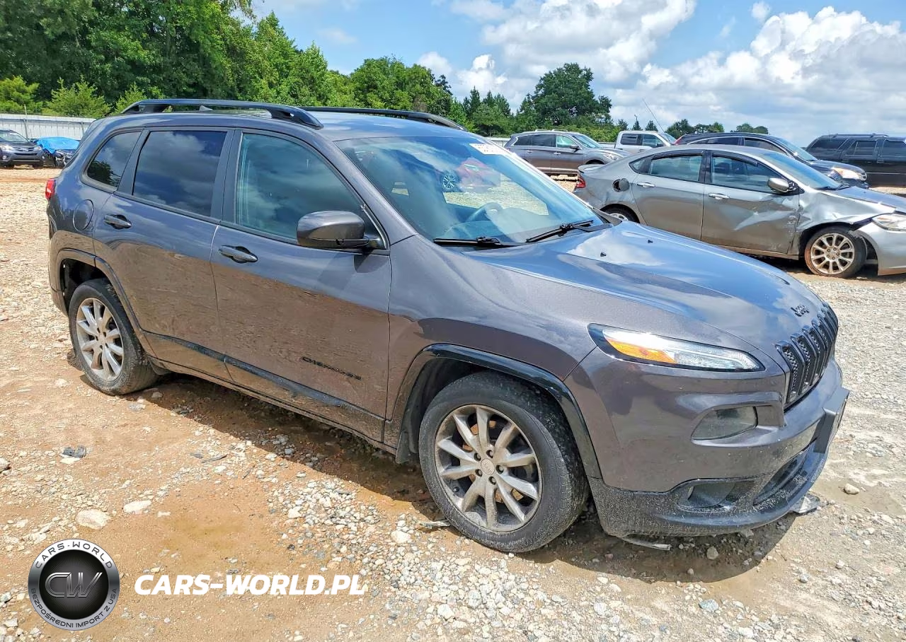 2018 Jeep Cherokee Latitude VIN:1C4PJLCB2JD605240 - 4