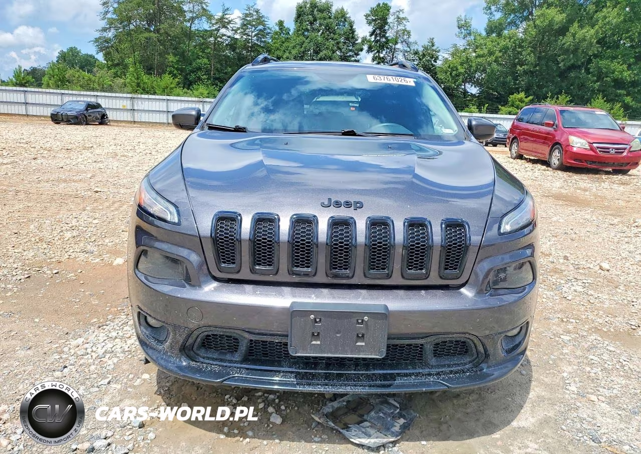2018 Jeep Cherokee Latitude VIN:1C4PJLCB2JD605240 - 5