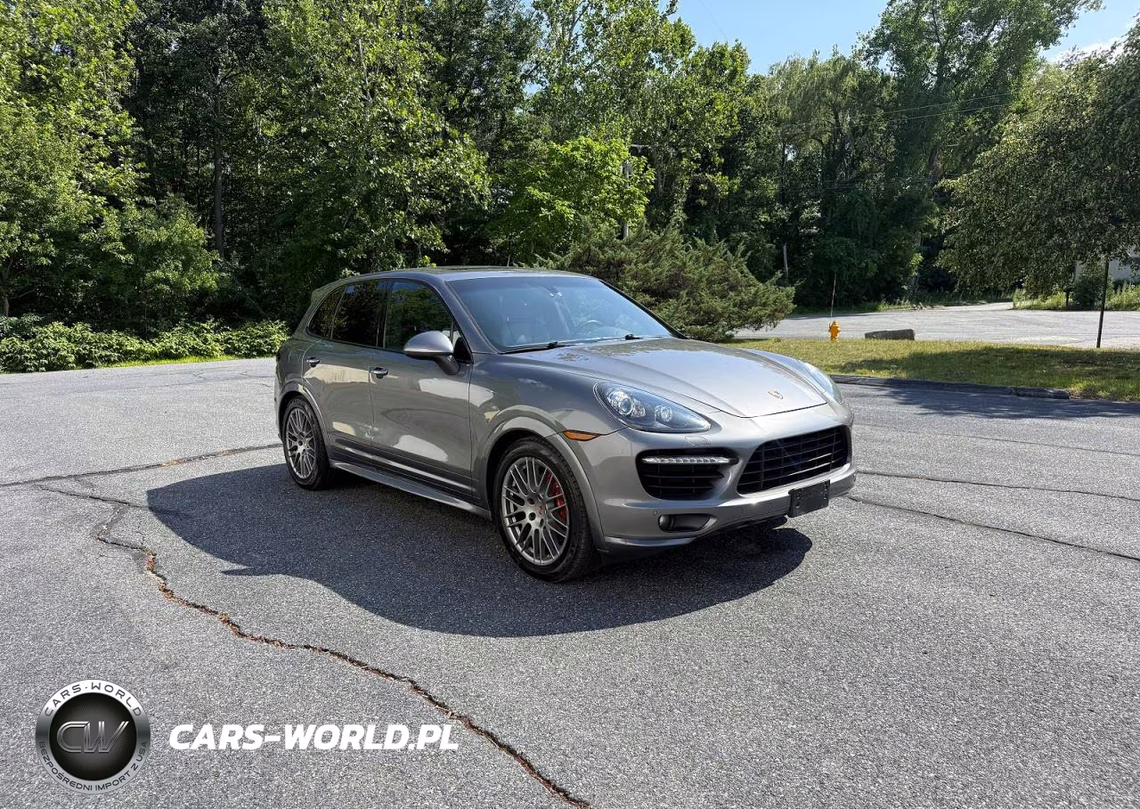 2013 Porsche Cayenne Gts