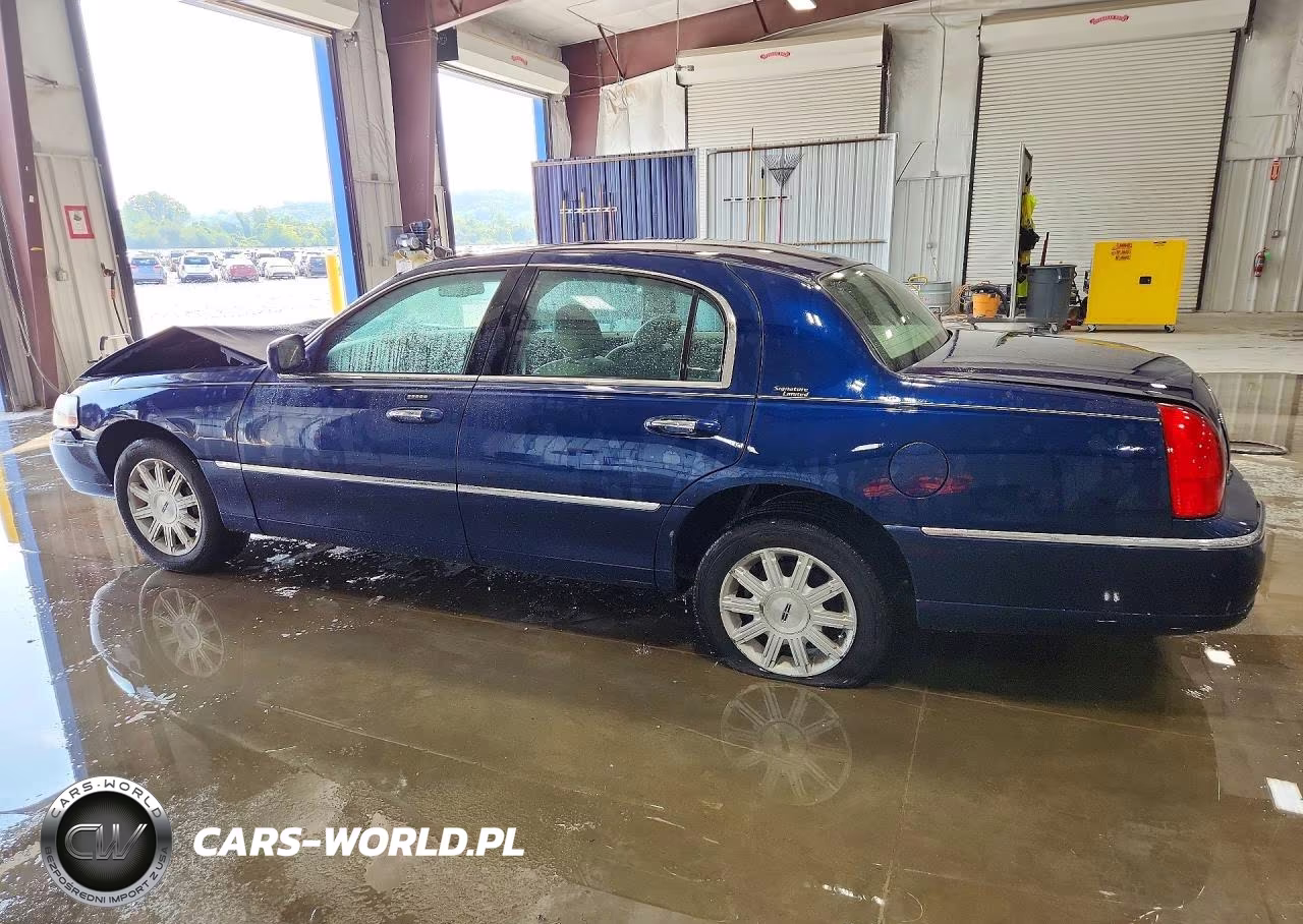 2009 Lincoln Town Car Signature Limited VIN:2LNHM82V09X623515 - 2
