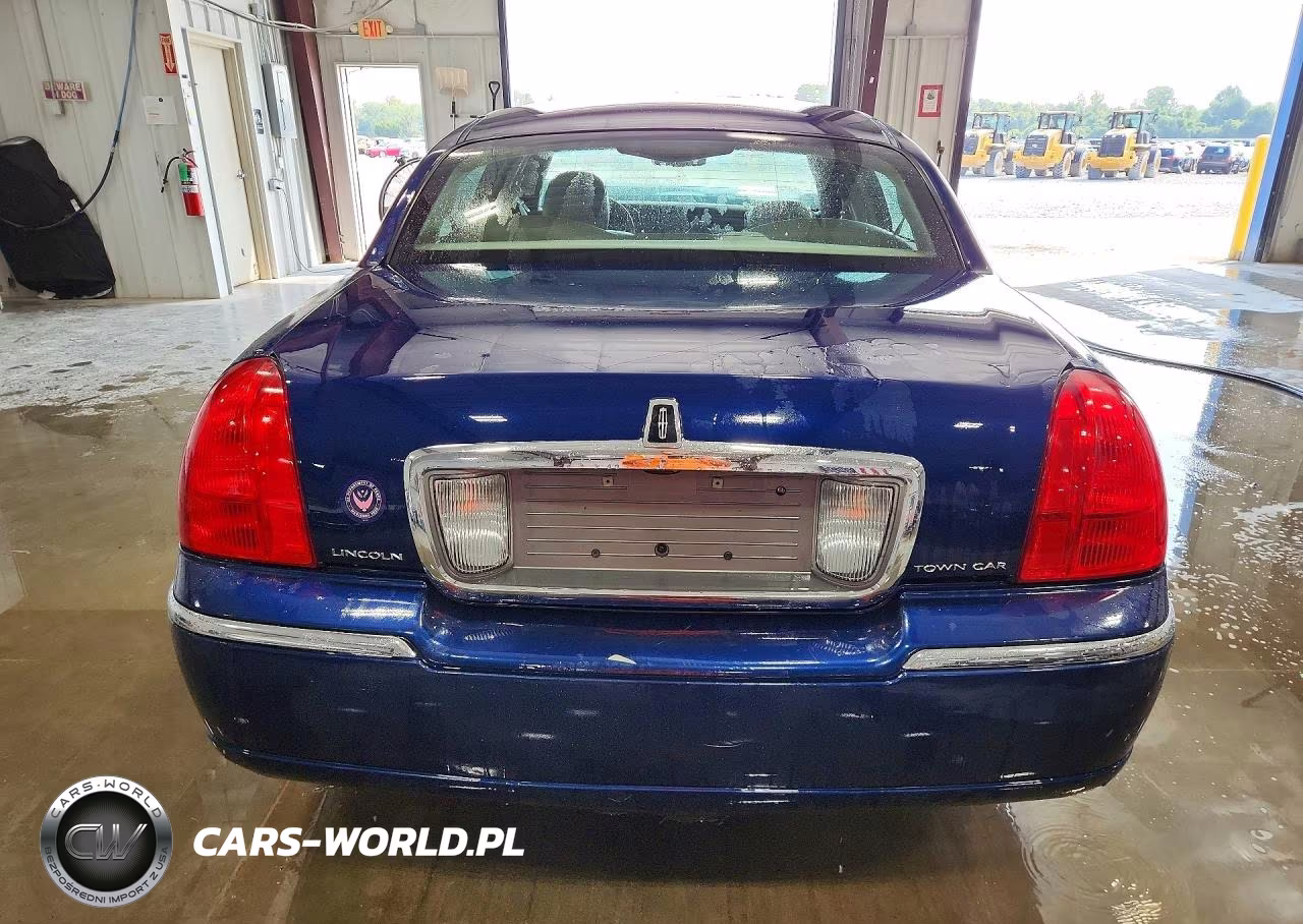 2009 Lincoln Town Car Signature Limited VIN:2LNHM82V09X623515 - 6