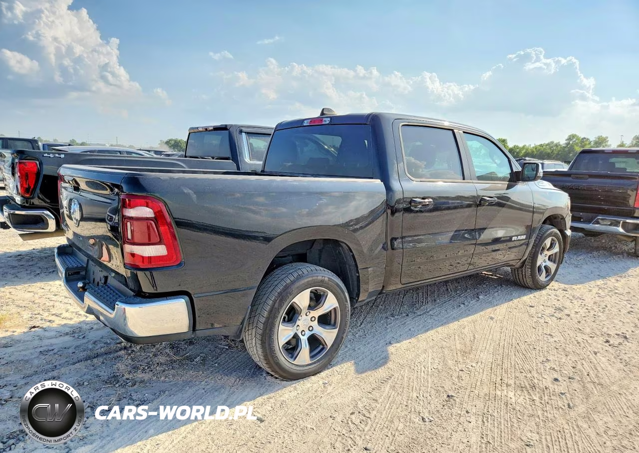 2024 Ram 1500 Laramie VIN:1C6RREJT2RN218709 - 3