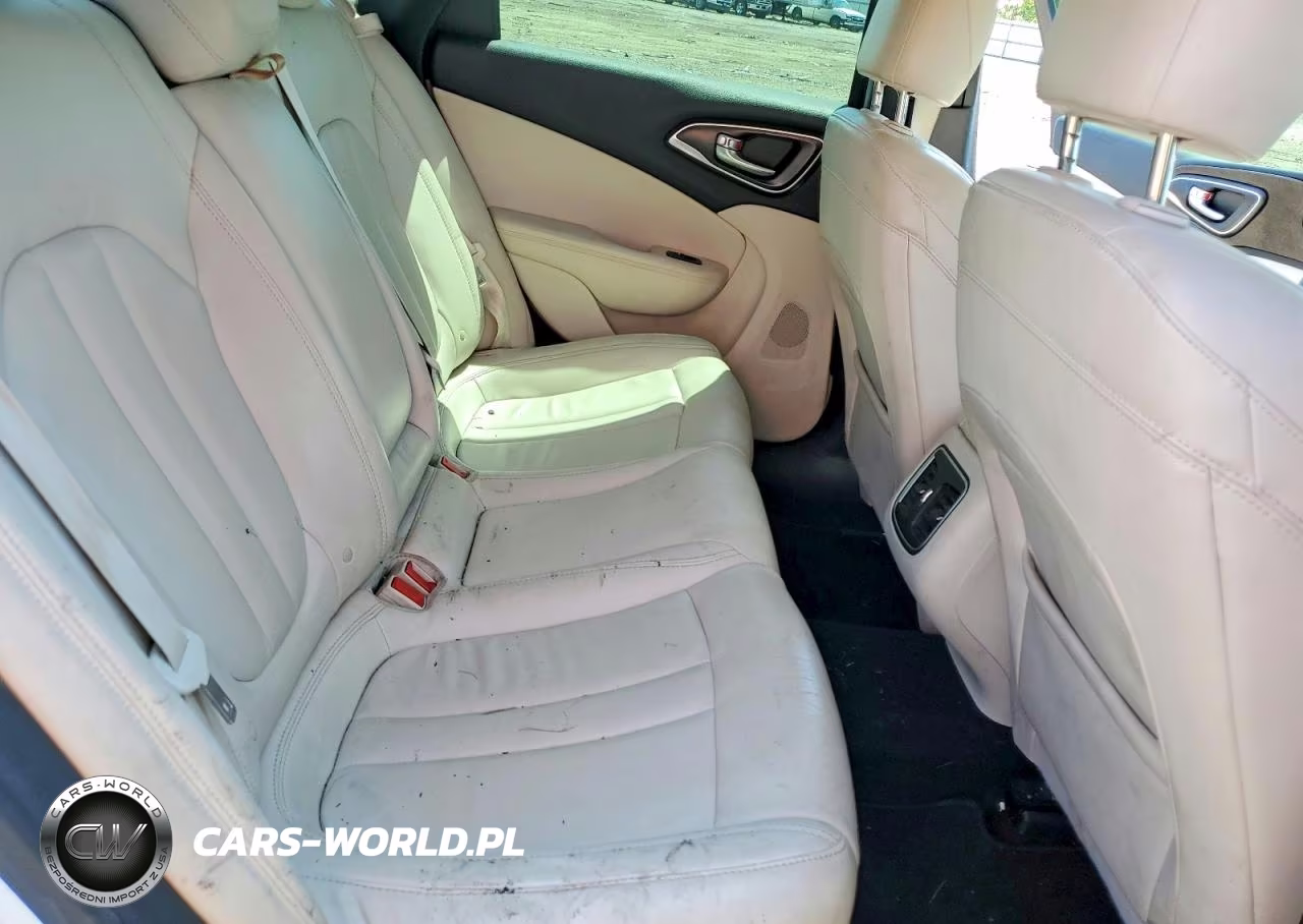 2015 Chrysler 200 C VIN:1C3CCCCB4FN500360 - 10