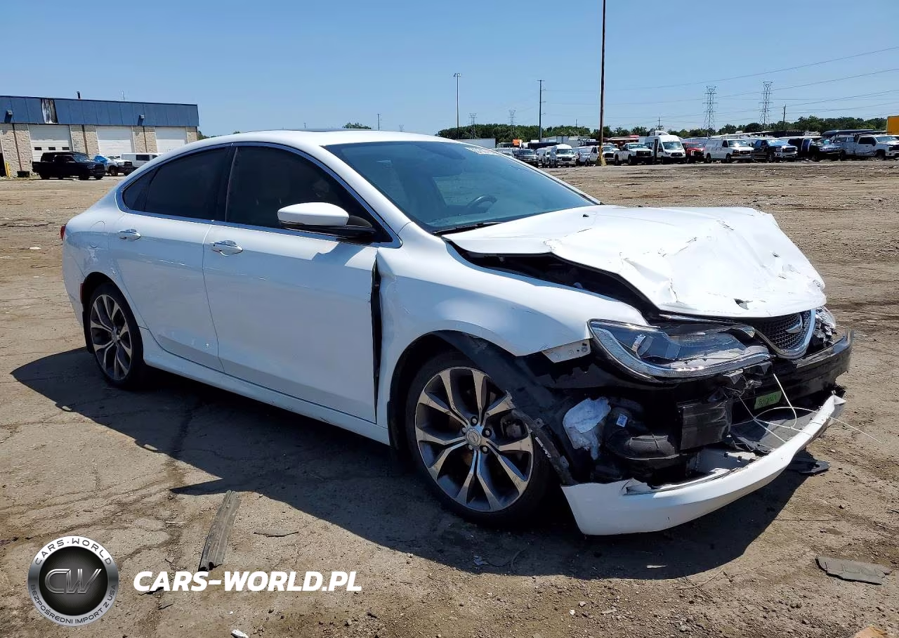 2015 Chrysler 200 C VIN:1C3CCCCB4FN500360 - 4