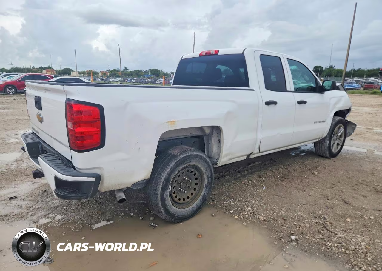 2018 Chevrolet Silverado C1500 Custom VIN:1GCRCPEH3JZ340682 - 3