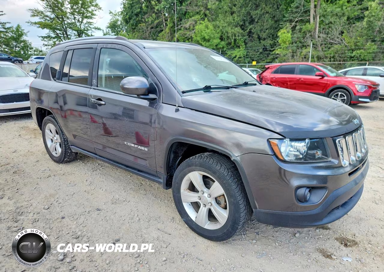 2015 Jeep Compass Latitude VIN:1C4NJDEBXFD145021 - 4
