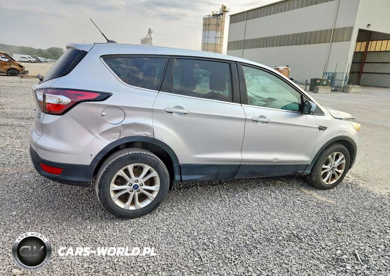 2017 Ford Escape Se VIN:1FMCU9G93HUB67432 - 3