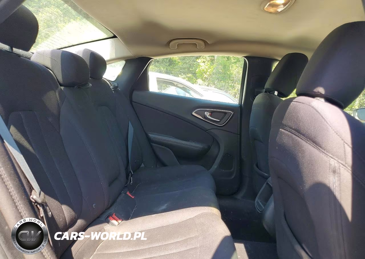 2015 Chrysler 200 Limited VIN:1C3CCCAB9FN634817 - 10