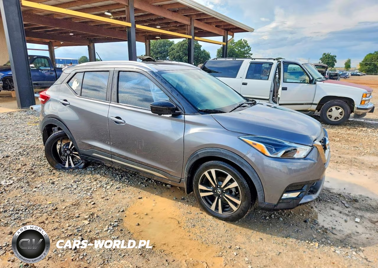 2019 Nissan Kicks Sr VIN:3N1CP5CU0KL521104 - 4