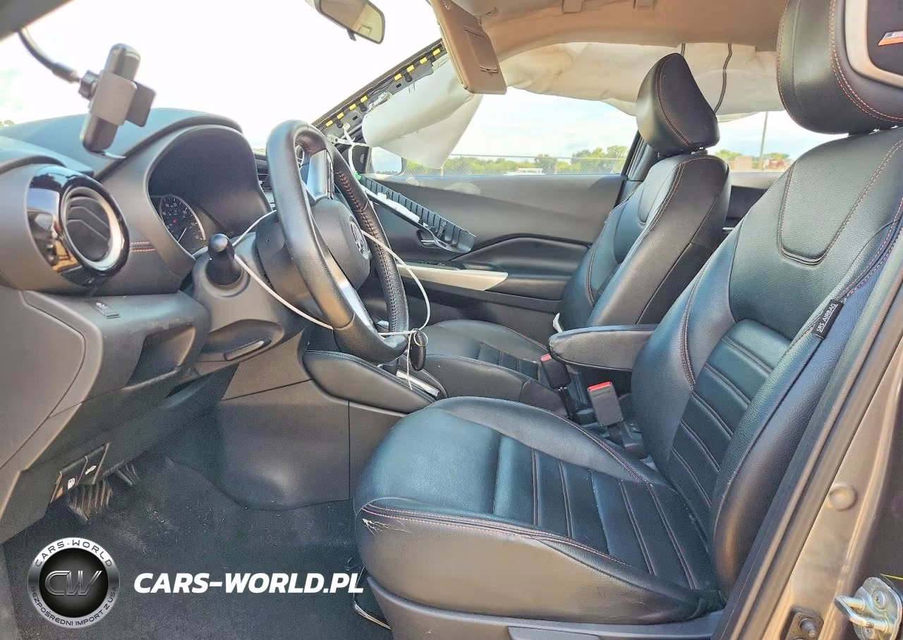 2019 Nissan Kicks Sr VIN:3N1CP5CU0KL521104 - 7