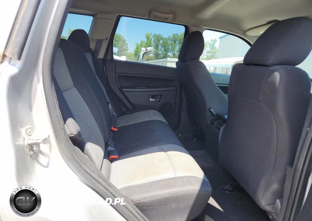 2010 Jeep Grand Cherokee Laredo VIN:1J4PR4GKXAC106128 - 10