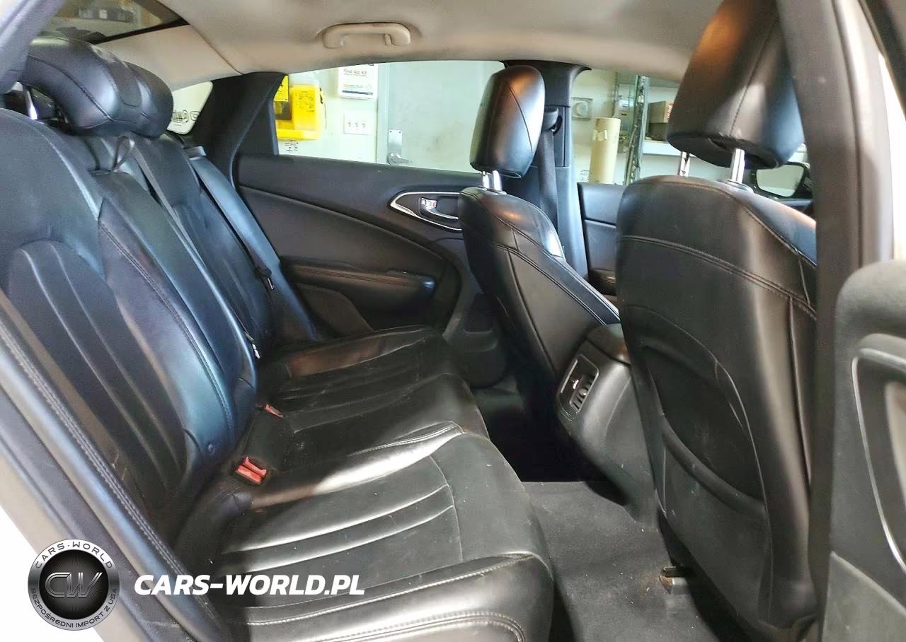 2015 Chrysler 200 C VIN:1C3CCCCBXFN525201 - 10