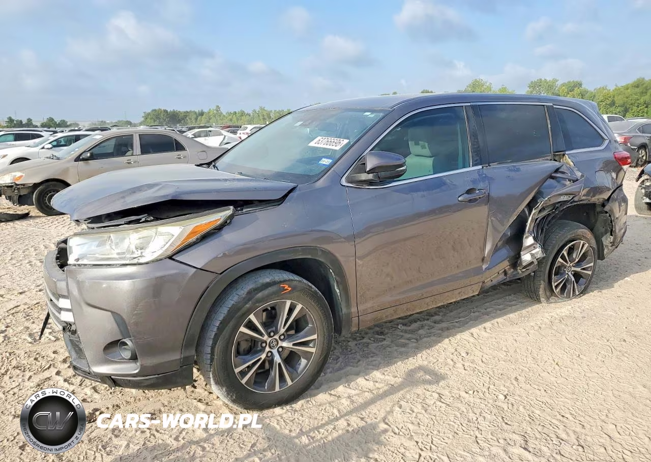2018 Toyota Highlander Le VIN:5TDZZRFH8JS245917 - 1