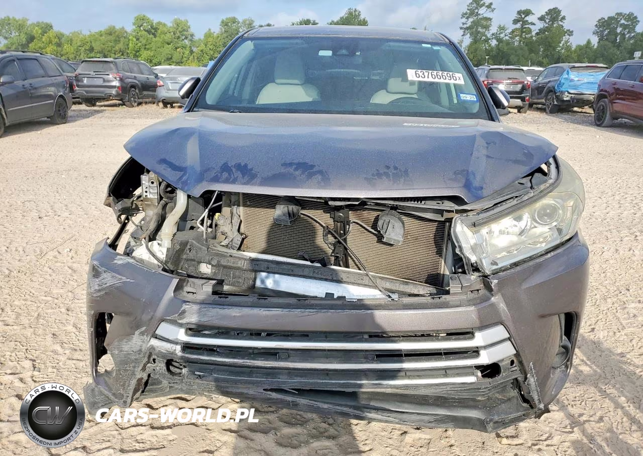 2018 Toyota Highlander Le VIN:5TDZZRFH8JS245917 - 5