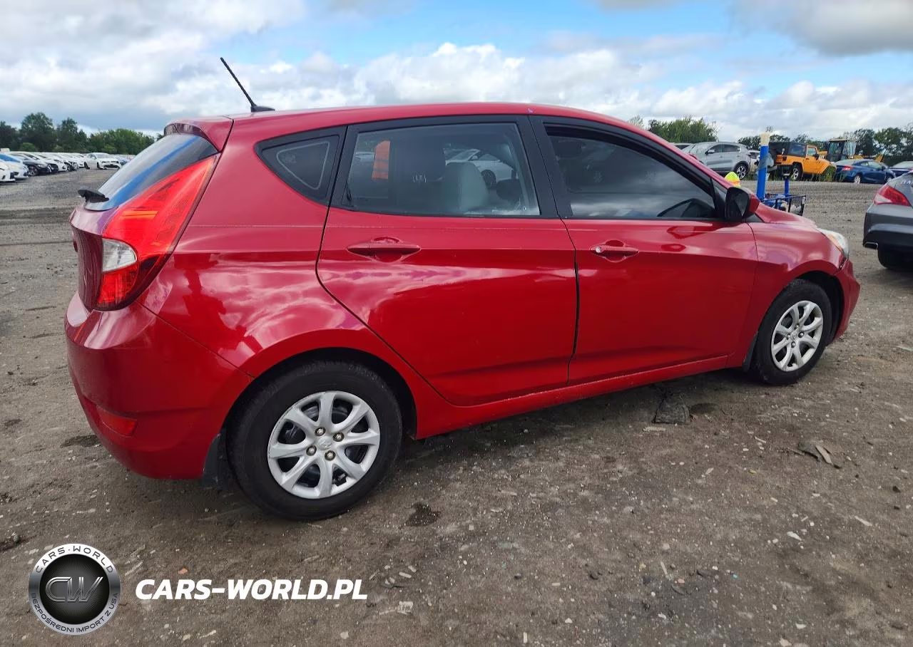 2013 Hyundai Accent Gs VIN:KMHCT5AE3DU076012 - 3