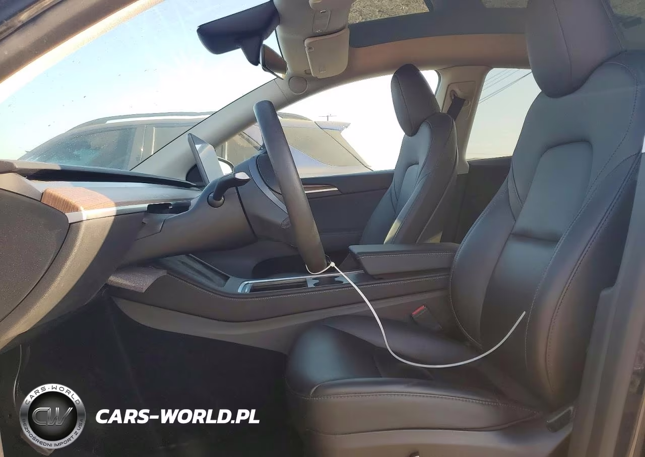 2025 Tesla Model Y VIN:7SAYGDEE0SF216643 - 7