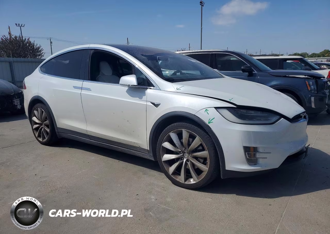 2017 Tesla Model X VIN:5YJXCDE25HF043981 - 4