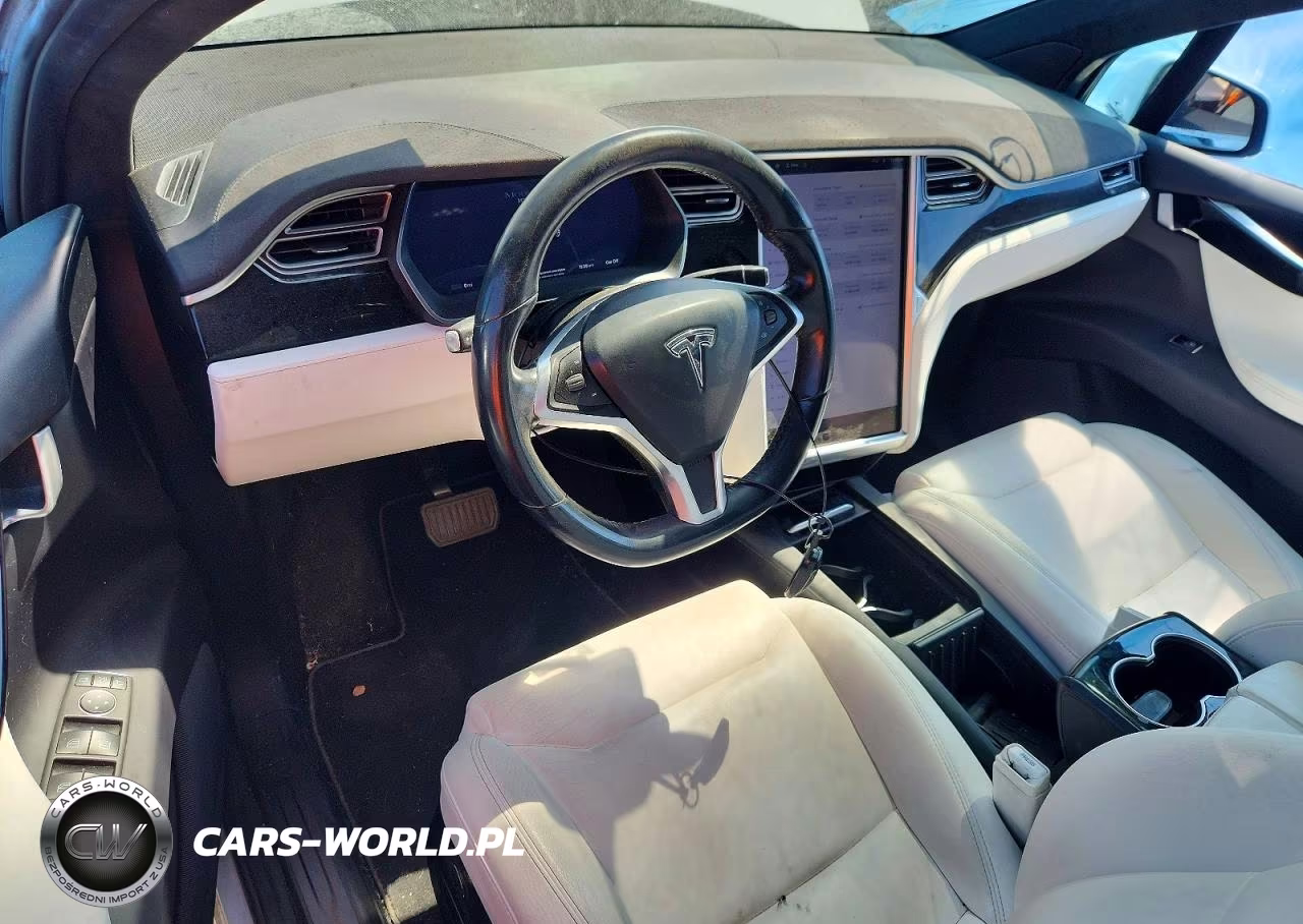 2017 Tesla Model X VIN:5YJXCDE25HF043981 - 8